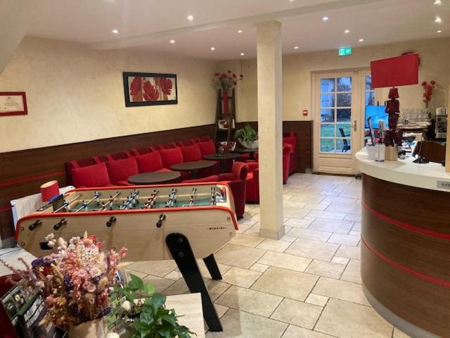 Hotel Restaurant Les Coquelicots, The Originals Relais Saint-Pardoux-l'Ortigier エクステリア 写真
