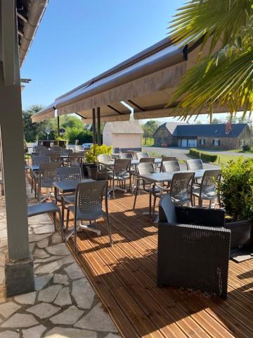 Hotel Restaurant Les Coquelicots, The Originals Relais Saint-Pardoux-l'Ortigier エクステリア 写真