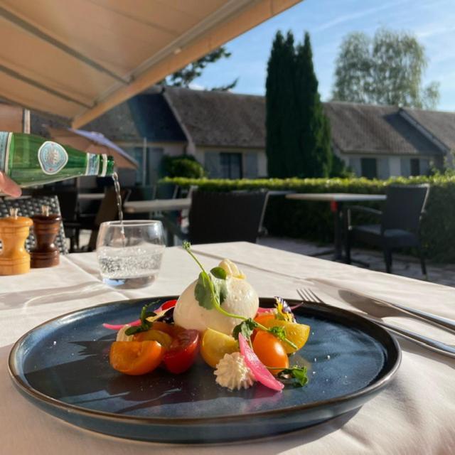 Hotel Restaurant Les Coquelicots, The Originals Relais Saint-Pardoux-l'Ortigier エクステリア 写真