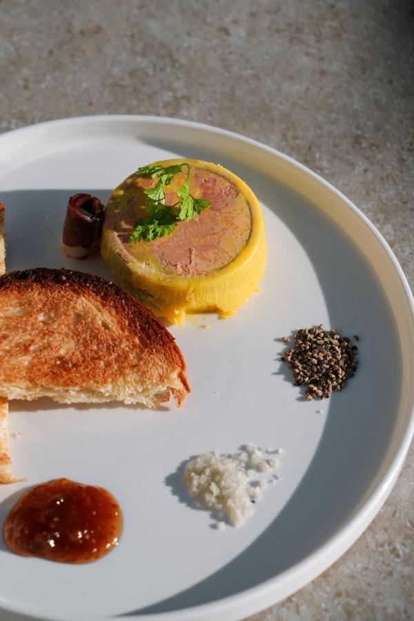 Hotel Restaurant Les Coquelicots, The Originals Relais Saint-Pardoux-l'Ortigier エクステリア 写真
