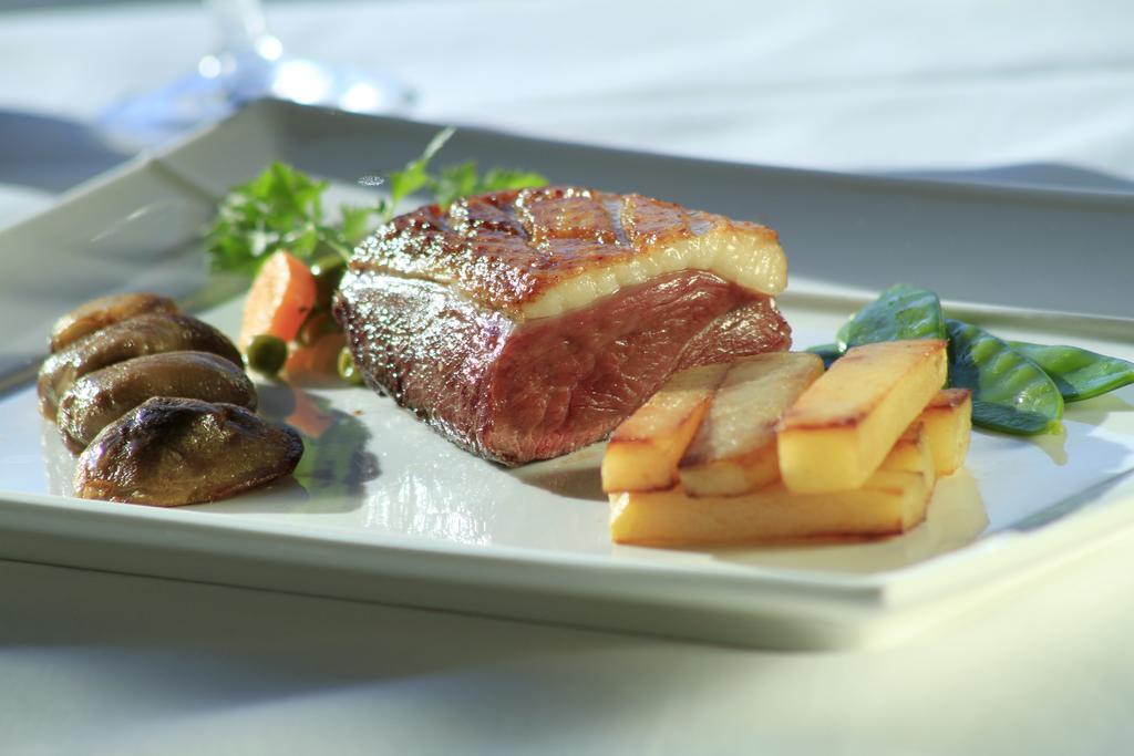 Hotel Restaurant Les Coquelicots, The Originals Relais Saint-Pardoux-l'Ortigier エクステリア 写真