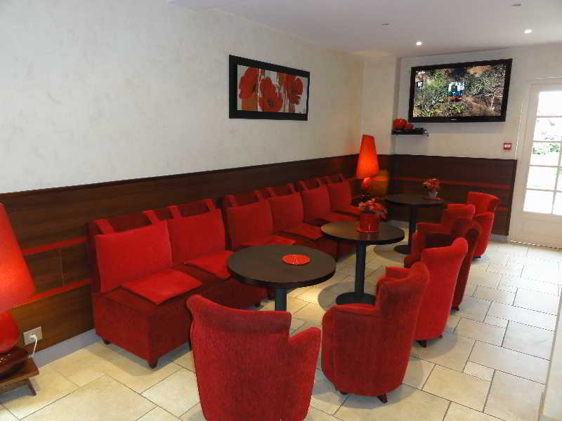 Hotel Restaurant Les Coquelicots, The Originals Relais Saint-Pardoux-l'Ortigier エクステリア 写真