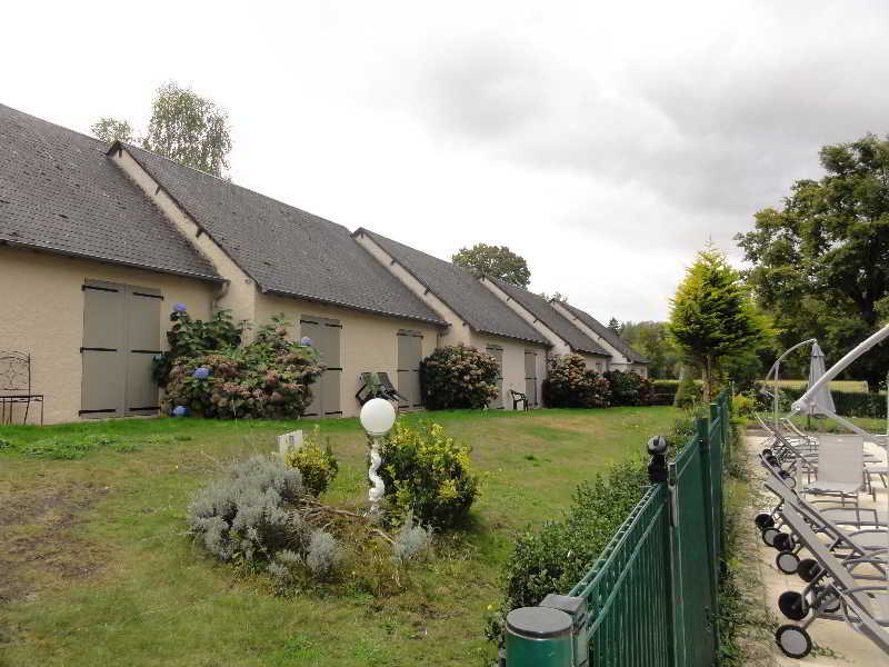 Hotel Restaurant Les Coquelicots, The Originals Relais Saint-Pardoux-l'Ortigier エクステリア 写真