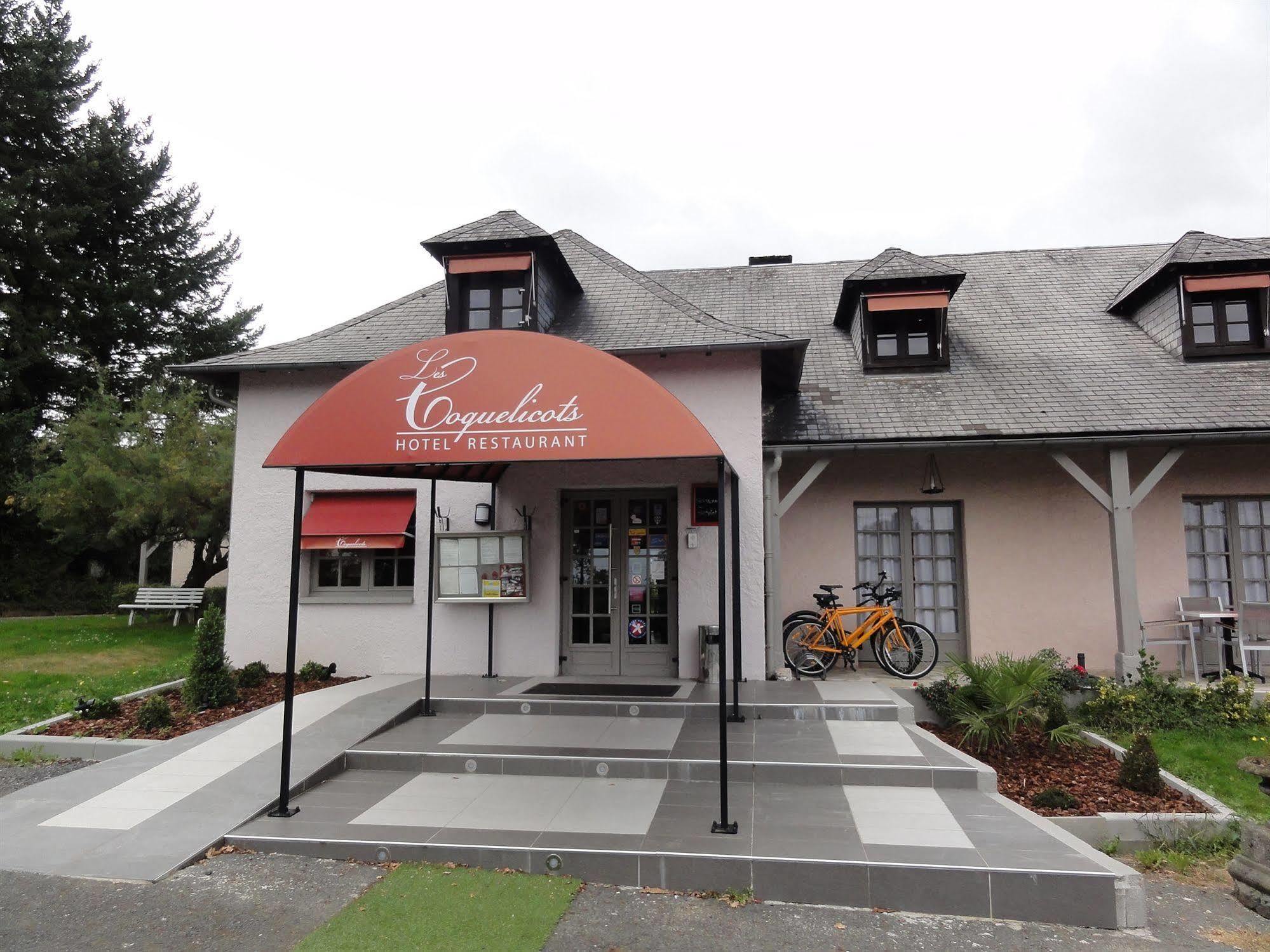 Hotel Restaurant Les Coquelicots, The Originals Relais Saint-Pardoux-l'Ortigier エクステリア 写真