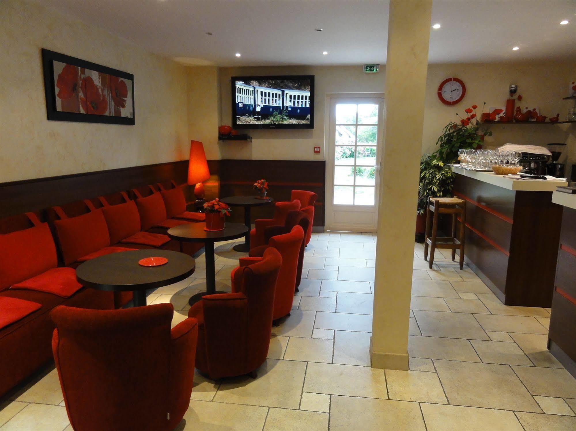 Hotel Restaurant Les Coquelicots, The Originals Relais Saint-Pardoux-l'Ortigier レストラン 写真