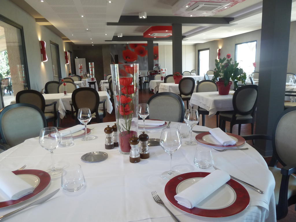 Hotel Restaurant Les Coquelicots, The Originals Relais Saint-Pardoux-l'Ortigier エクステリア 写真